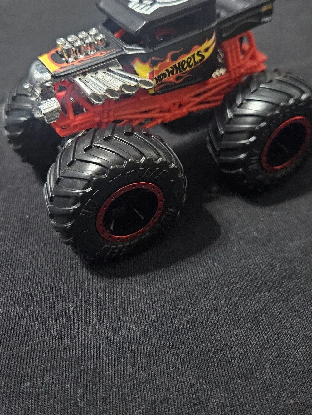 Hot Wheels 2021 Monster Truck Bone Shaker 1:64  Black/Red